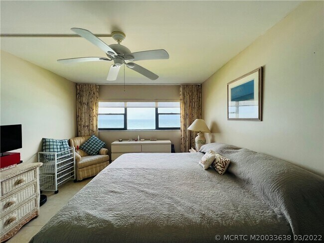 Building Photo - 7430 S Ocean Dr