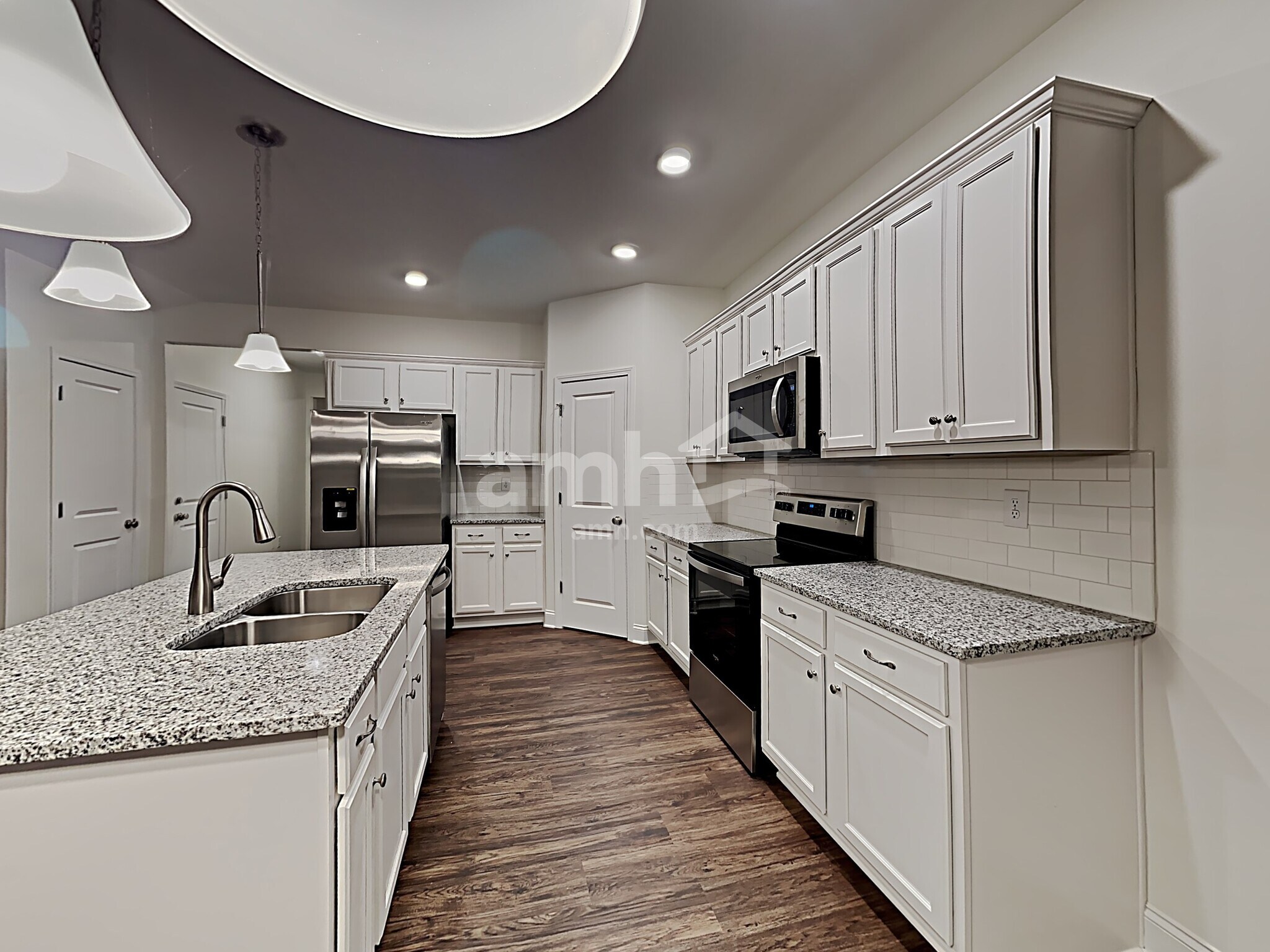 Building Photo - 5285 Valley Dr