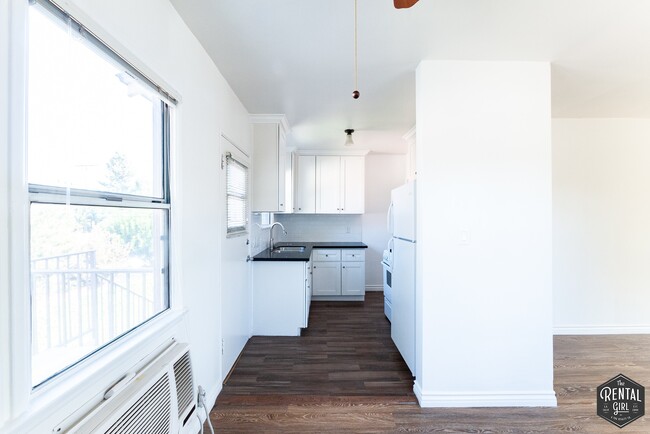 Building Photo - 1322 W Alameda Ave