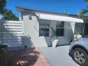 Building Photo - 1561 NE 29th St