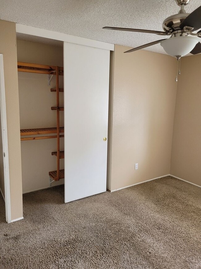 Building Photo - Spacious Home In A Great Location