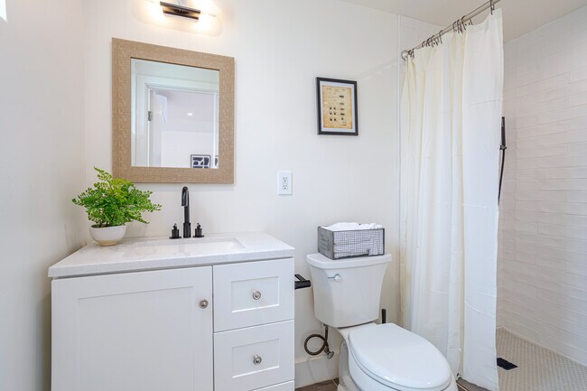 Building Photo - 5534 Alcove Ave