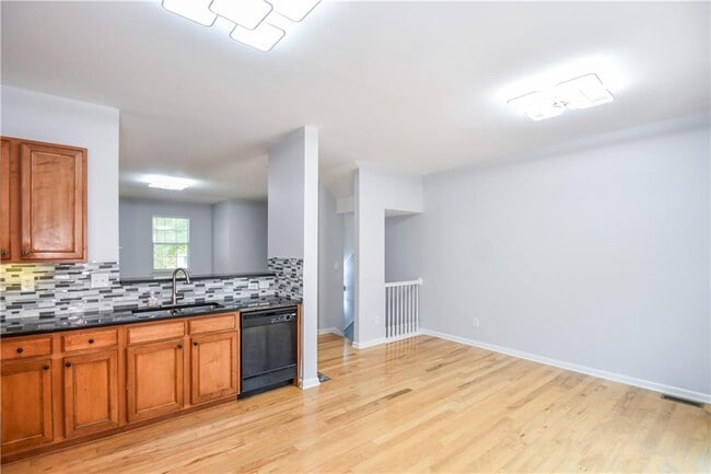 Building Photo - 2201 Landing Walk Dr