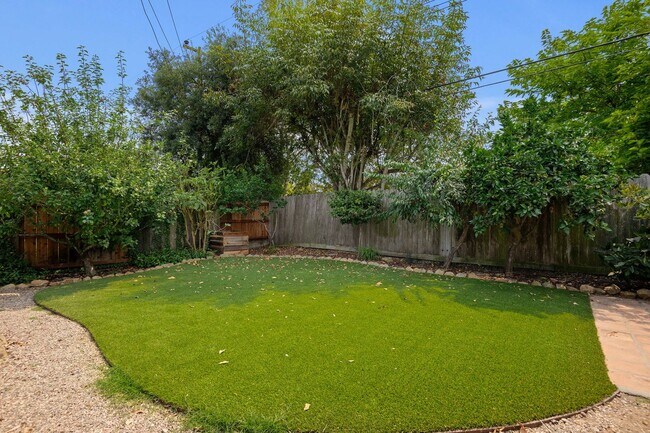 Building Photo - Charming 3-Bed, 2-Bath Home for Rent in Go...