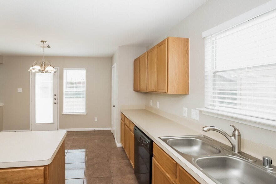 Building Photo - 8010 Suffield Glen Ln