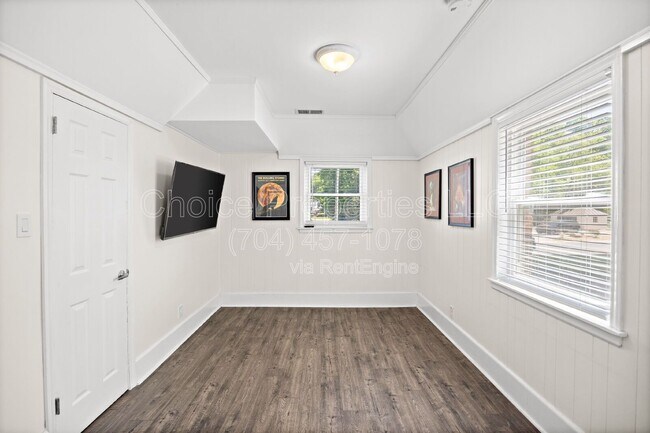 Building Photo - 832 Stanfield Dr