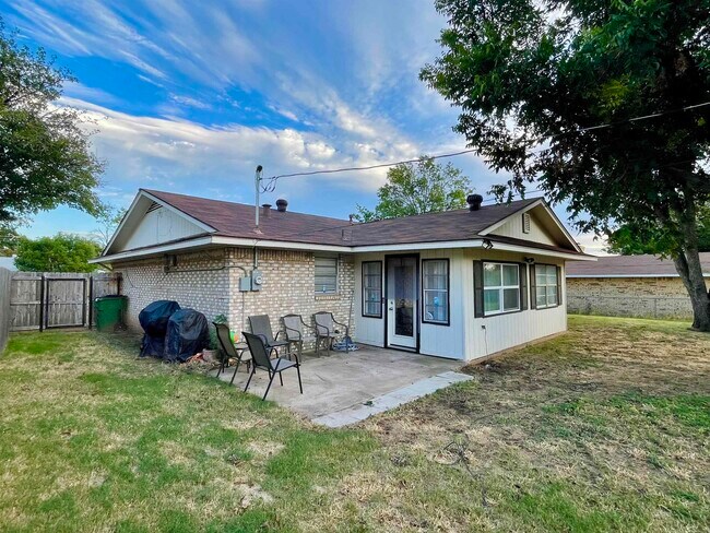 Building Photo - 4608 Priscilla Ln