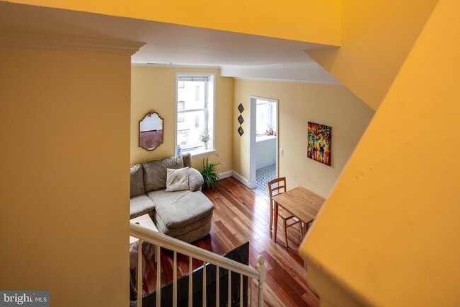 Primary Photo - 2129 Walnut St