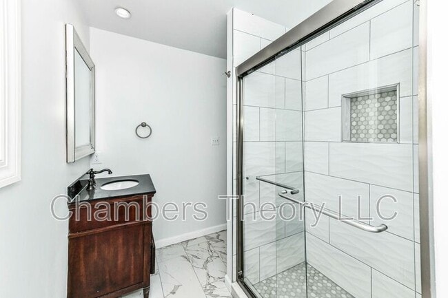 Building Photo - 6206 Redwood Ln