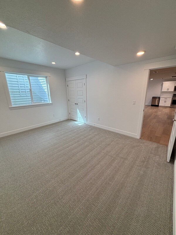 Building Photo - 13326 S Henning Cir