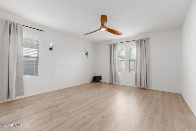 Building Photo - 8133 S 64th Ln