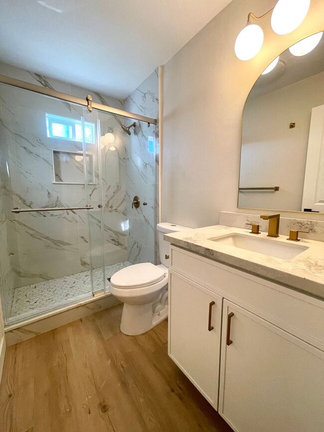 Building Photo - Newly renovated 3bd