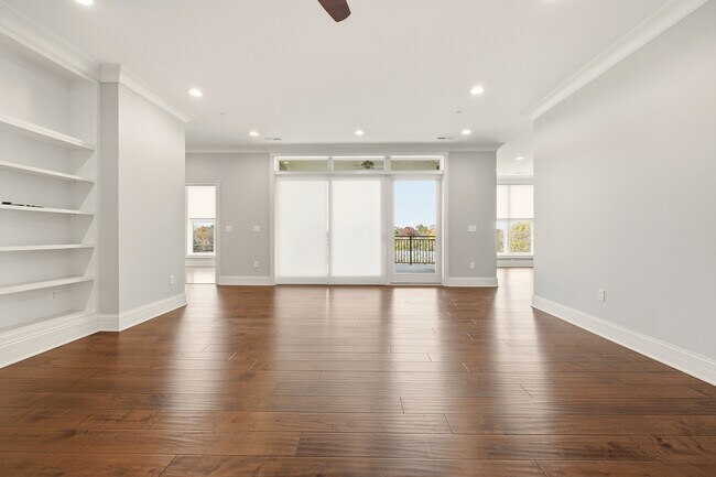 Building Photo - 6600 Seminary Woods Pl