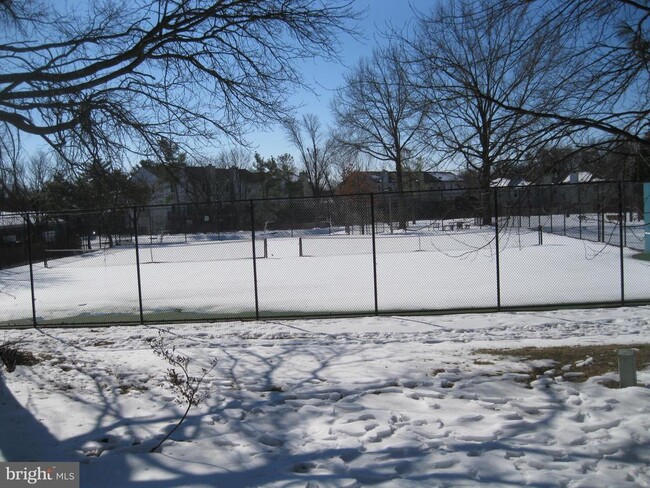 Building Photo - 8171 Fenwick Ct