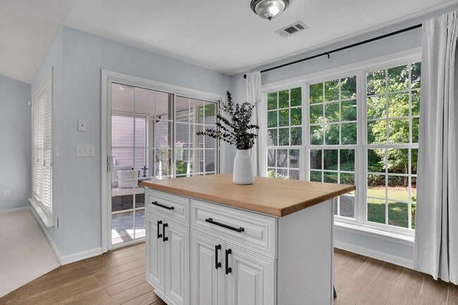 Building Photo - 6760 Waveland Dr