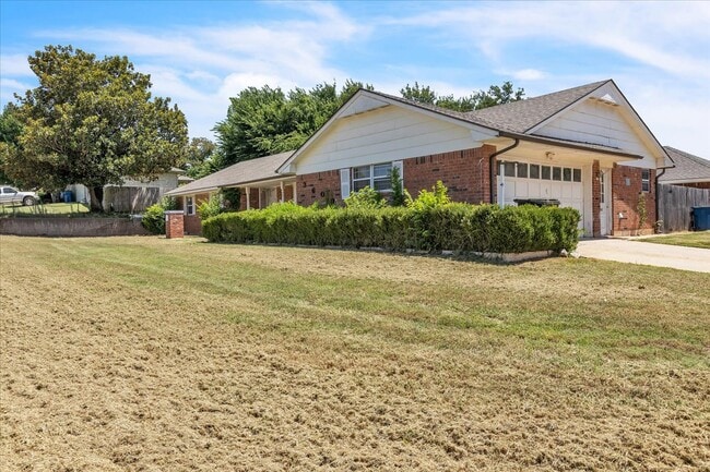 Building Photo - 3600 Sunvalley Dr