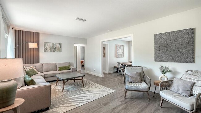 Building Photo - 1302 Mango Ave