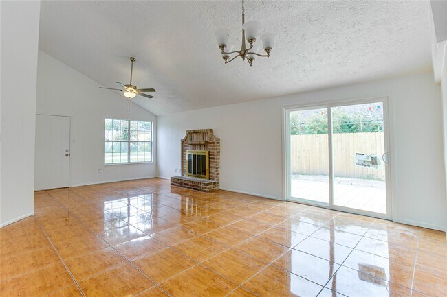 Building Photo - 7535 Roaring Springs Dr