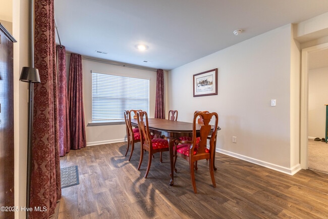 Building Photo - 509 Birdsong Dr