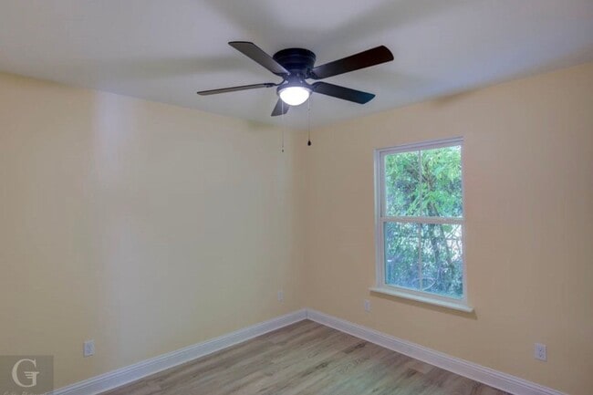 Building Photo - New New New