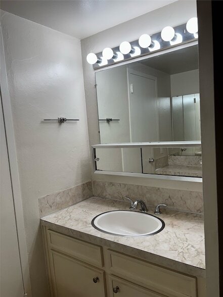 Building Photo - 7520 Hornwood Dr
