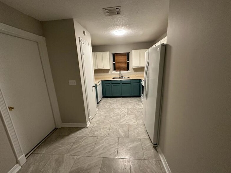 Building Photo - 6565 Arancio Dr W