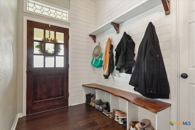 Building Photo - 840 Long Horn Trail