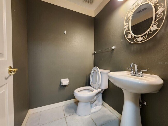 Building Photo - 1860 Ashland Trail