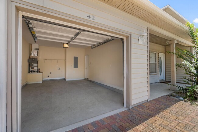Building Photo - 42 Avery Dr