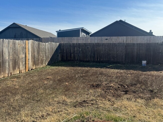 Building Photo - 3912 SW Parkridge Blvd