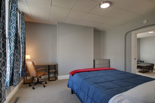 Building Photo - Adams House