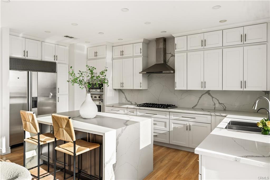 Building Photo - 2019 Sunset Plaza Dr