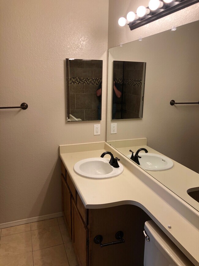 Building Photo - 10229 Halleys Way