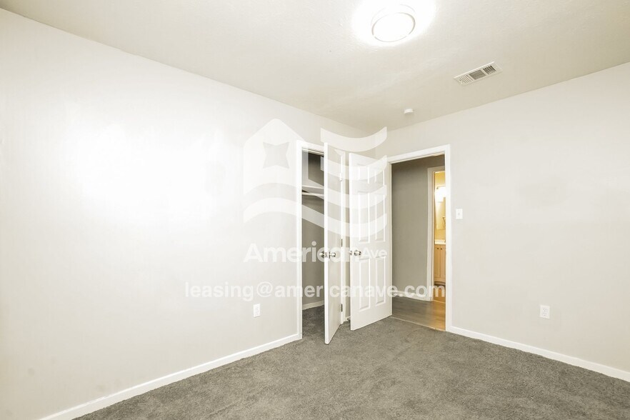 Building Photo - 2262 Forest Glen Dr