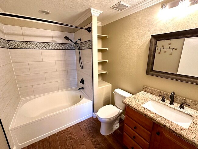 Building Photo - Fantastic Brick Commons condo in ideal loc...