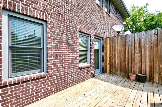 Building Photo - EAST NASHVILLE - FOUR BEDROOM Historic Home with amazing views of Nashville Skyline!