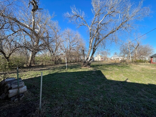 Building Photo - Two bedroom home