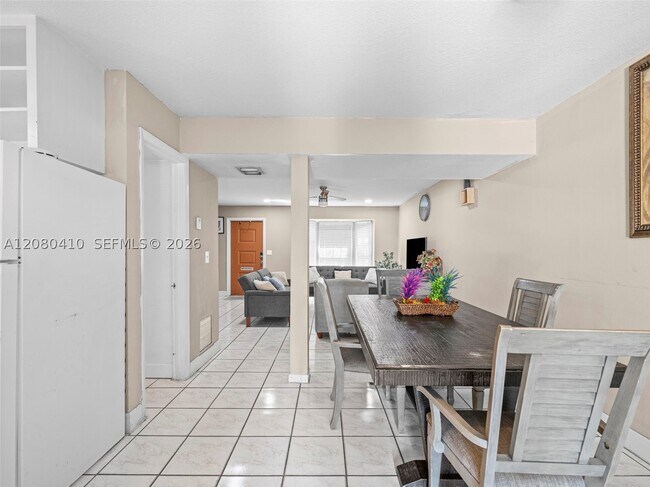 Building Photo - 3609 Townhouse Ct