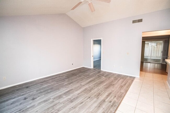 Building Photo - 2764 Kavalier Dr