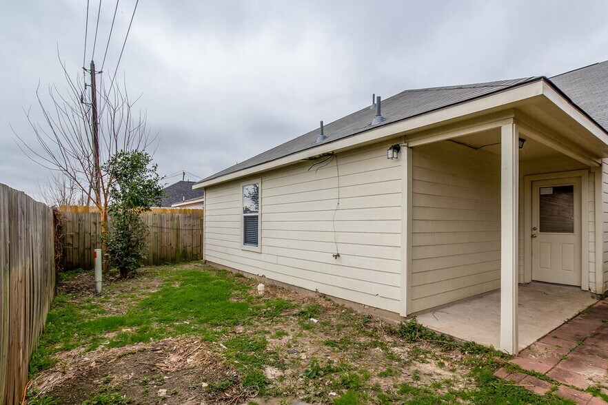 Building Photo - 13527 Ambrose St
