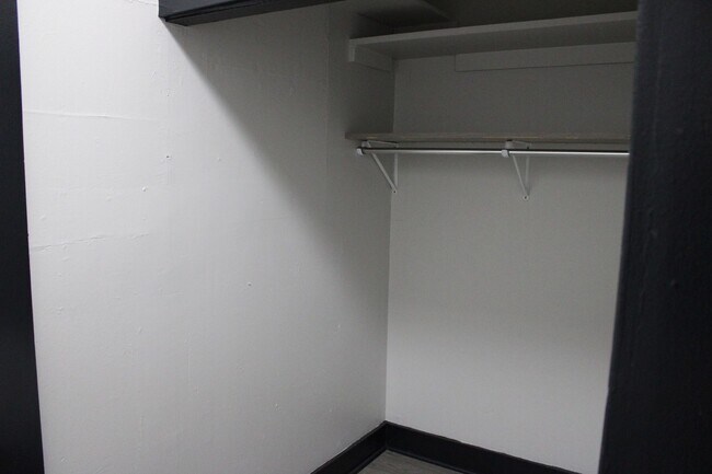 Building Photo - 605 E River Ave