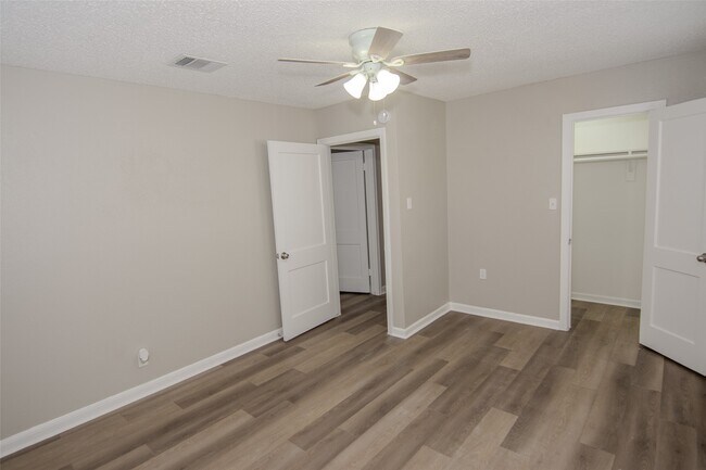 Building Photo - 5923 Bernice St