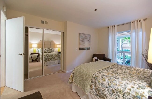 Building Photo - Live by the Bay: Renovated 2 Bed, 2 Bath