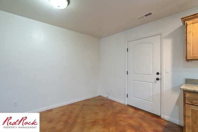Building Photo - 2801 E 450 N