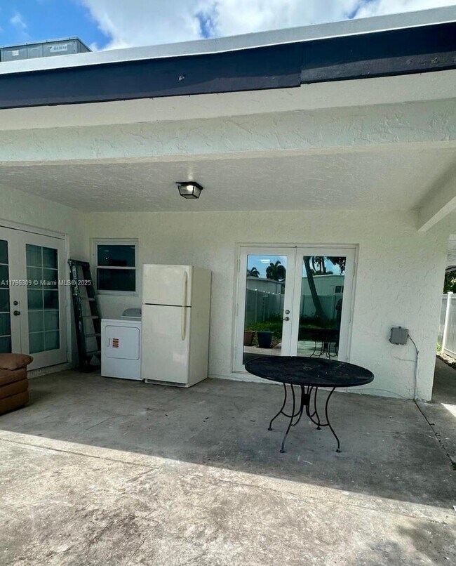 Building Photo - 5160 SW 26th Ave