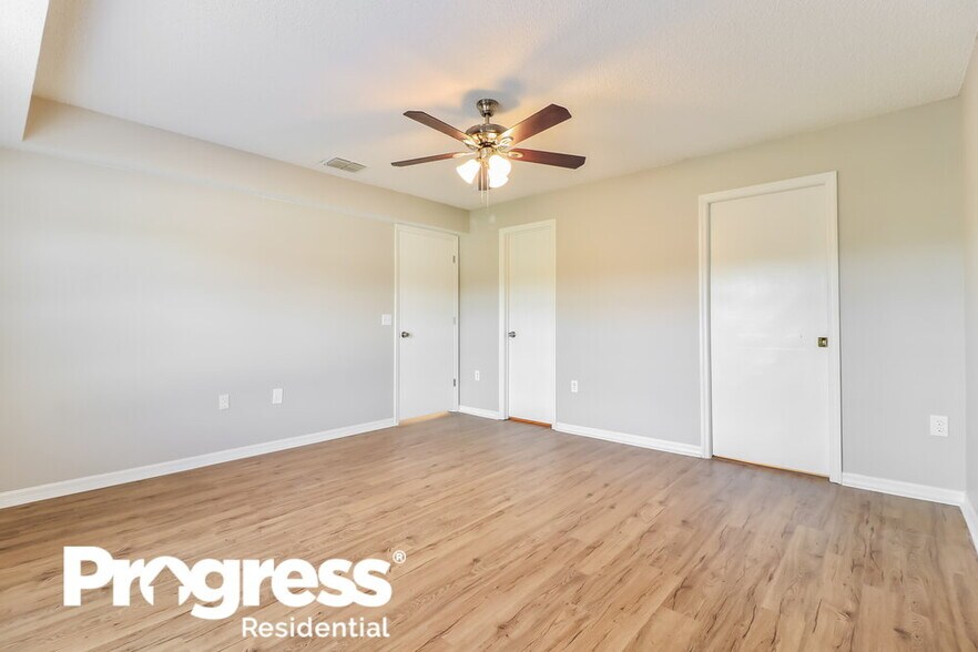 Building Photo - 38926 Carr Dr