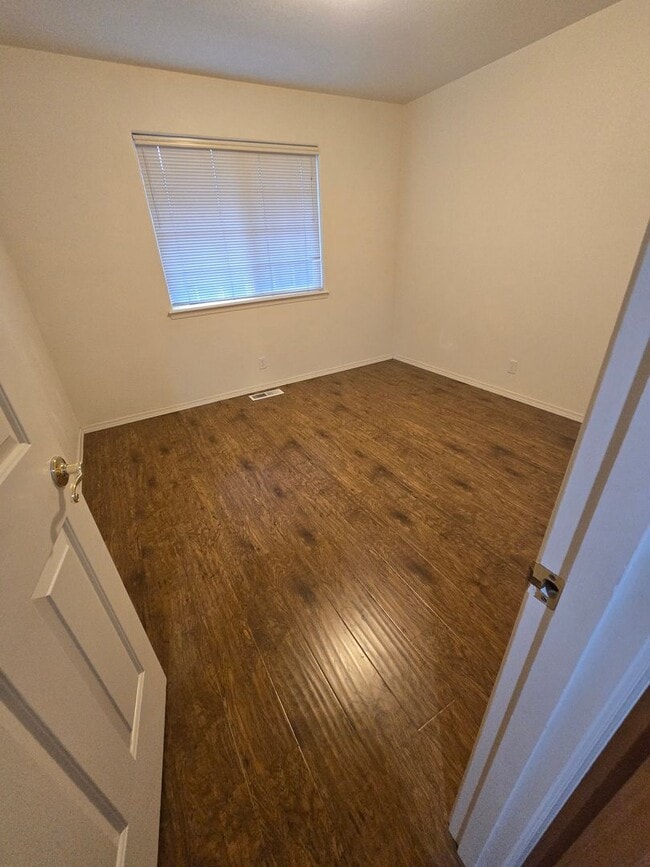 Building Photo - 3 bed 2 bath Home for Rent in Grants Pass