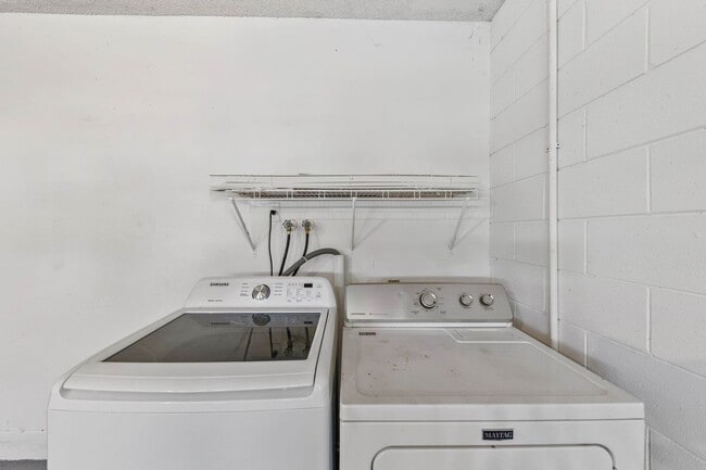 Building Photo - 7694 Indian Ridge Trail S