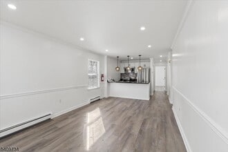 Building Photo - 17 Holsman St