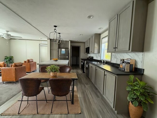 Primary Photo - 5417 S Deadwood Dr